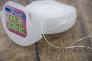 デンタルフロス完全ガイド：選び方、使い方、効果、そして歯周病予防への秘訣